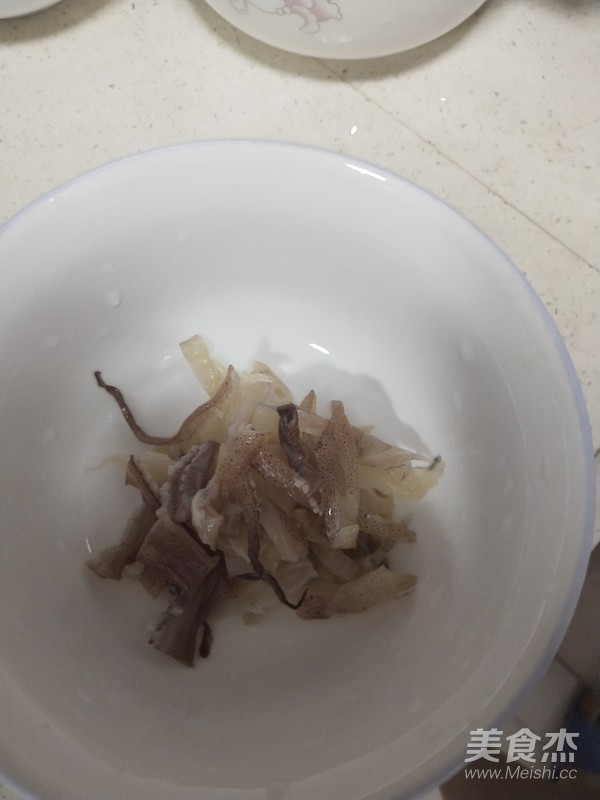 海鲜焖米粉的做法