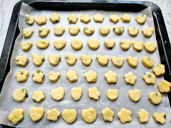 营养酥脆黄油香葱鸡蛋小饼干