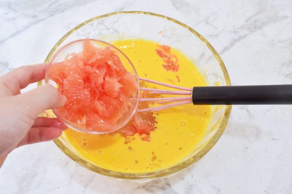 杨枝甘露慕斯蛋糕