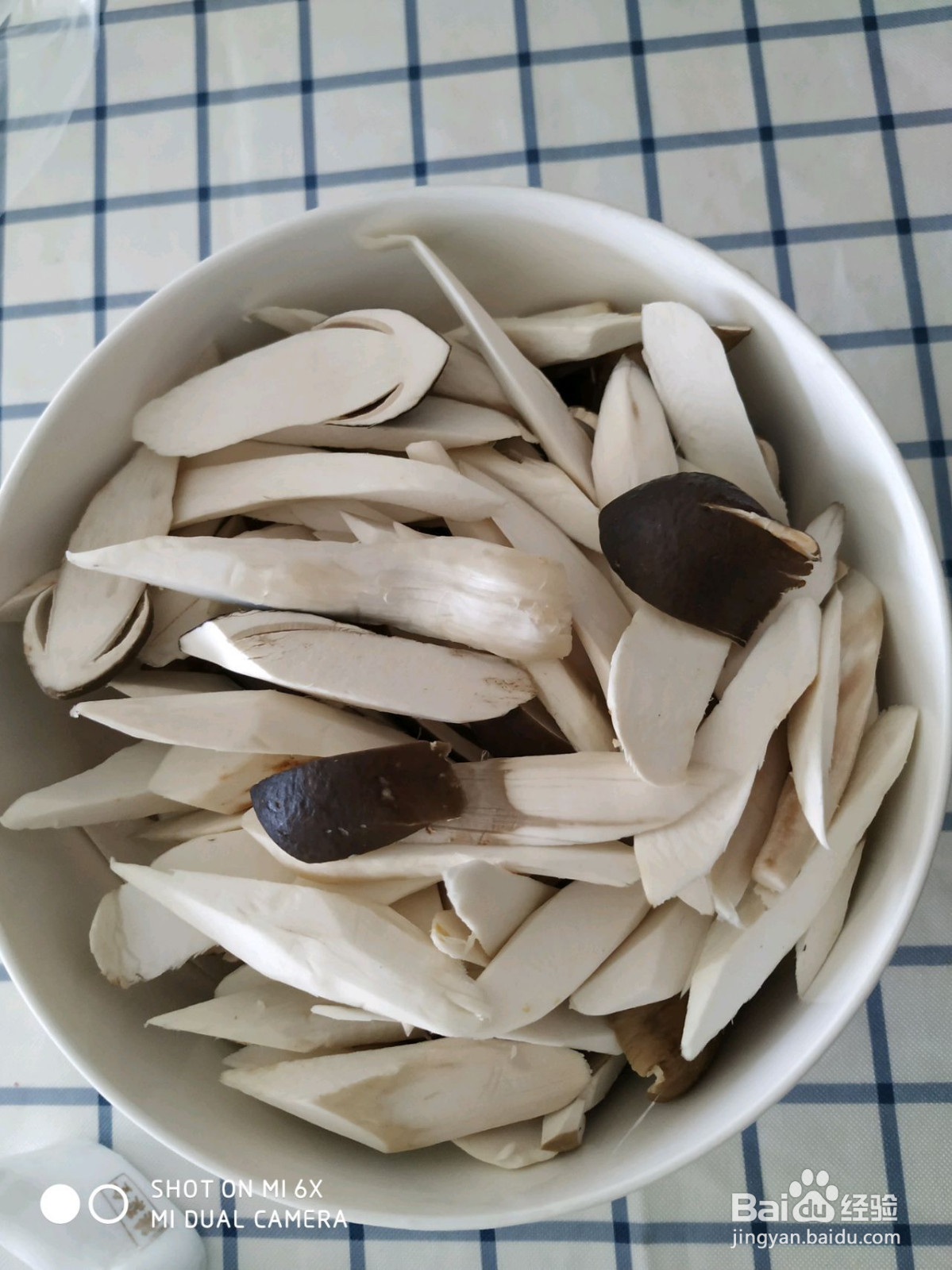 剁椒鸡枞~的做法