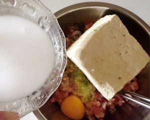 炸豆腐圆子空心窍门