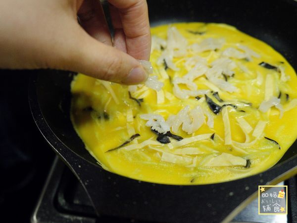 奶酪带子黄瓜烘蛋饼