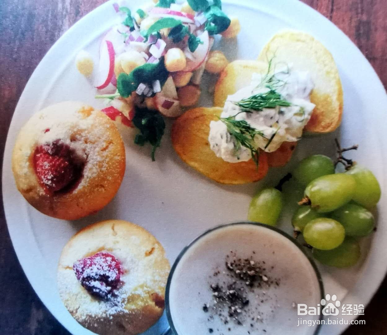 健身减肥营养早餐：草莓麦芬煎土豆鹰嘴豆沙拉