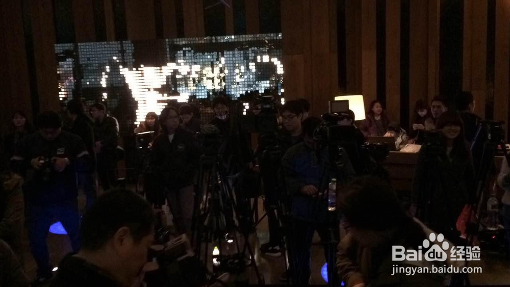 新人如何应酬婚礼场面