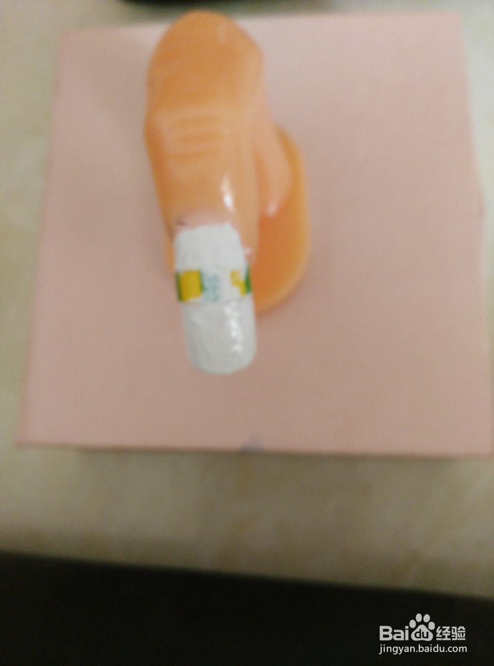 自己在家如何做出简单漂亮的美甲