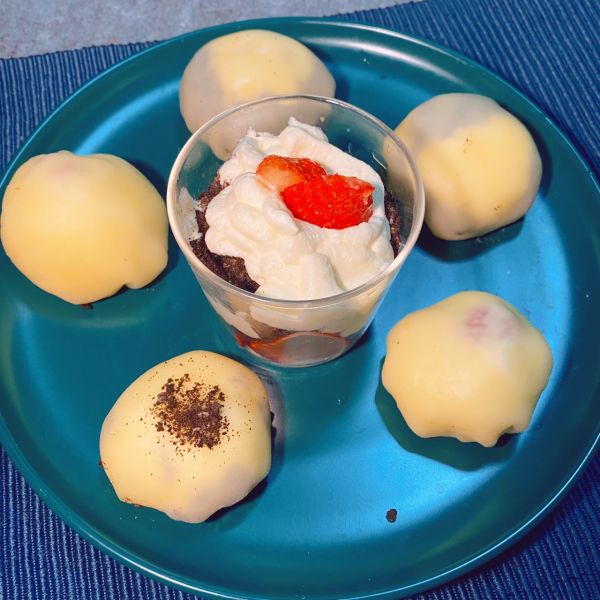 草莓奥利奥雪媚娘