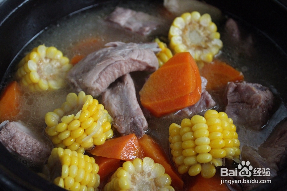 如何做玉米胡萝卜排骨汤？
