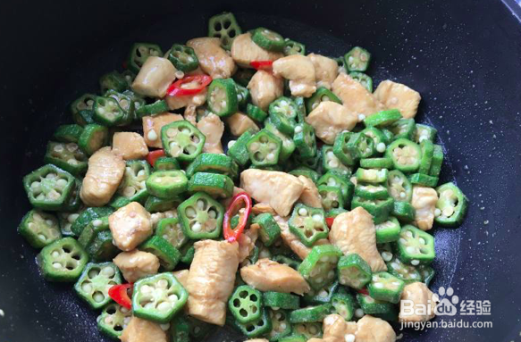 秋葵炒鸡丁的做法