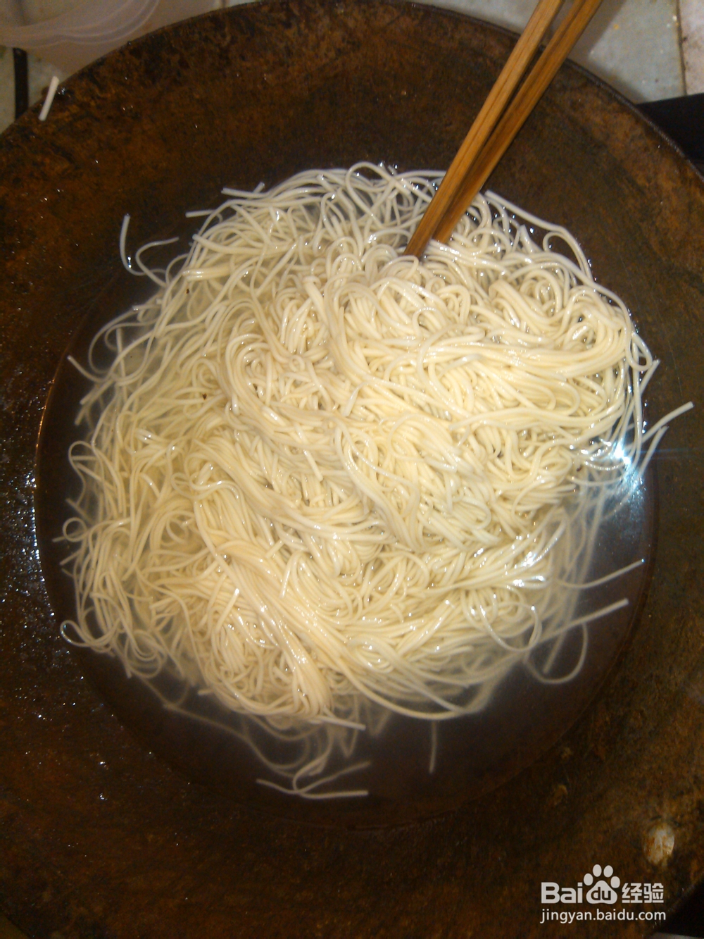 上班族的快速简单面条吃法——青菜瘦肉面