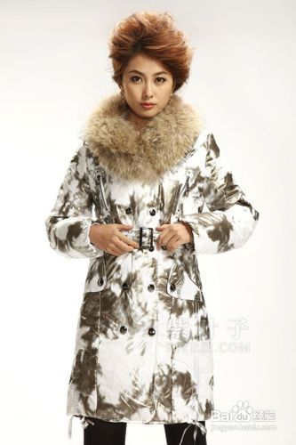 寒冷冬天羽绒服如何搭配穿出性感美丽动人的你