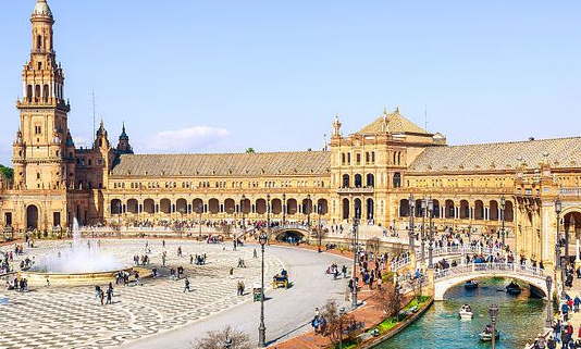 有在西班牙留学的吗?一年10w够吗