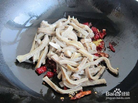 如何制做美味的干锅牛肚