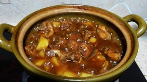 解焖时光红烧土豆猪尾煲