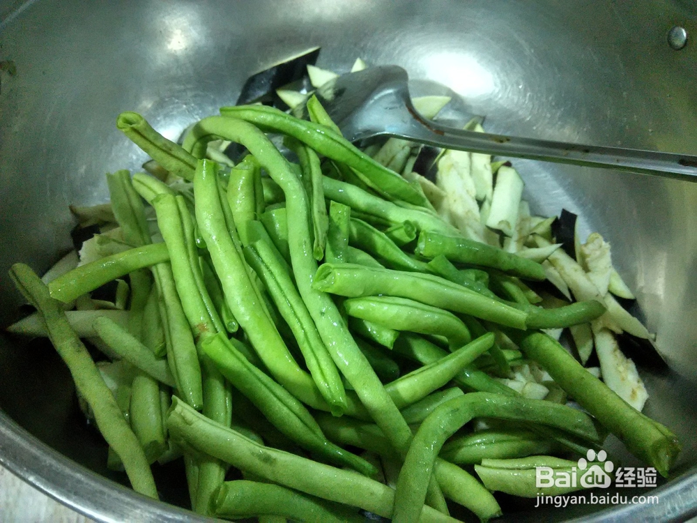 茄子炖豆角香菜段