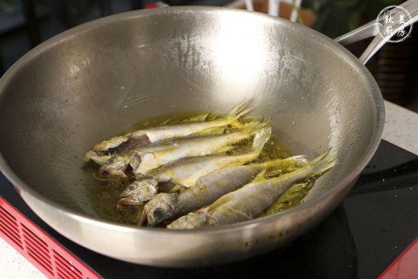 鲜鲜鲜!小黄鱼年糕,挡不住的鲜美滋味~
