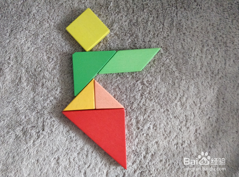 用七巧板怎样拼一个打车的女士?