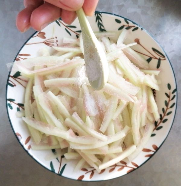 开胃凉拌西瓜皮