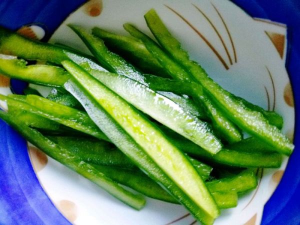 青椒虫草花炒鸡蛋干