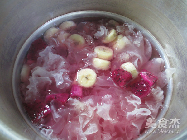 火龙果香蕉银耳汤