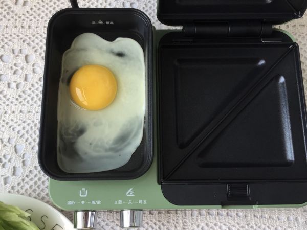 火腿鸡蛋三明治