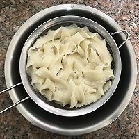 如何制作沙茶酱拌刀削面