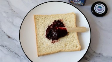 果酱蜜豆三明治的做法