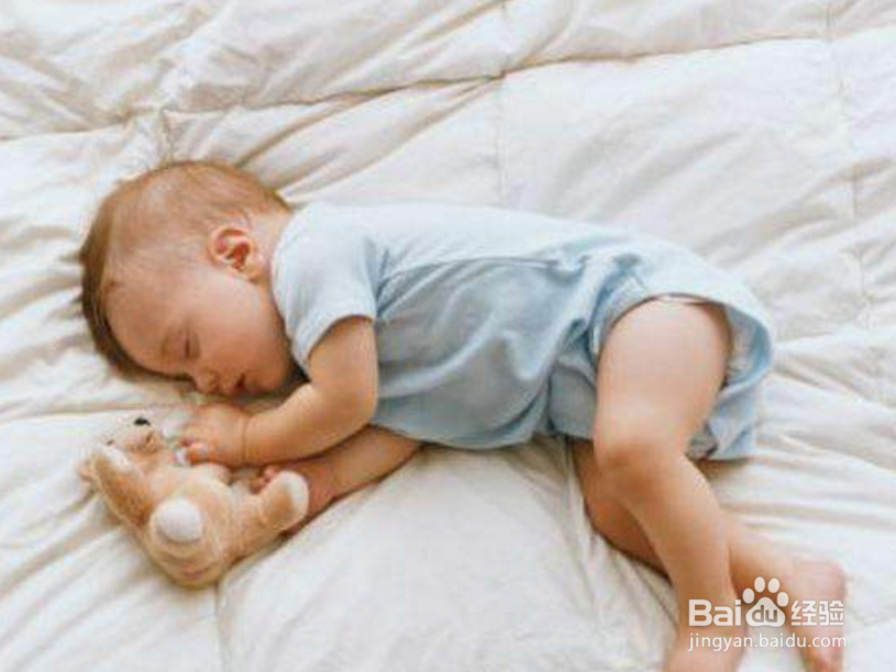 小宝宝睡觉总出汗怎么办？