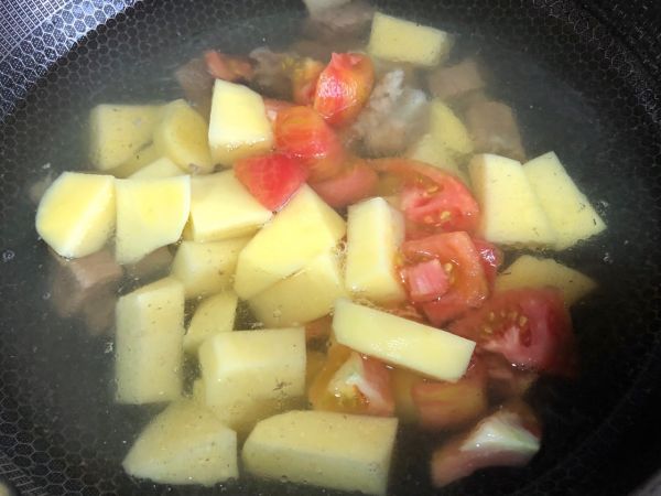 西红柿土豆牛腩浓汤