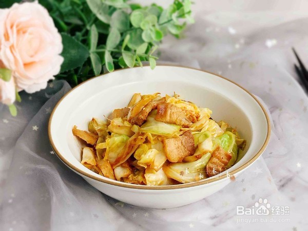 油腐乳包菜炒肉的做法