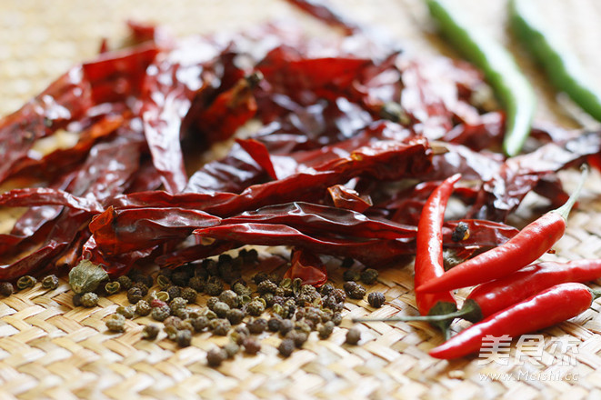 辣子鸡脆骨的做法