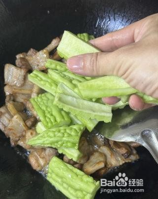 五花肉苦瓜煲怎么做？