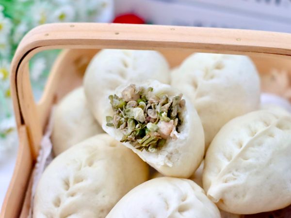 槐花虾仁酱肉包