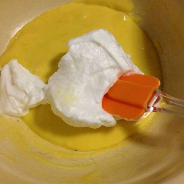 南瓜馅纸杯戚风蛋糕