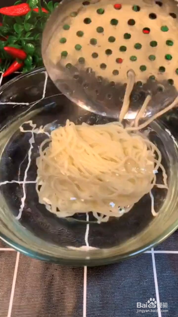 如何制作美食麻酱拌凉面？