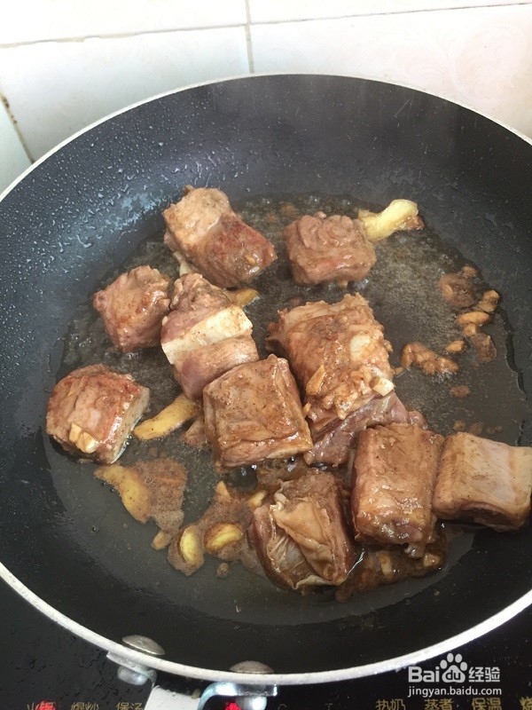 香菇焖排骨怎么做