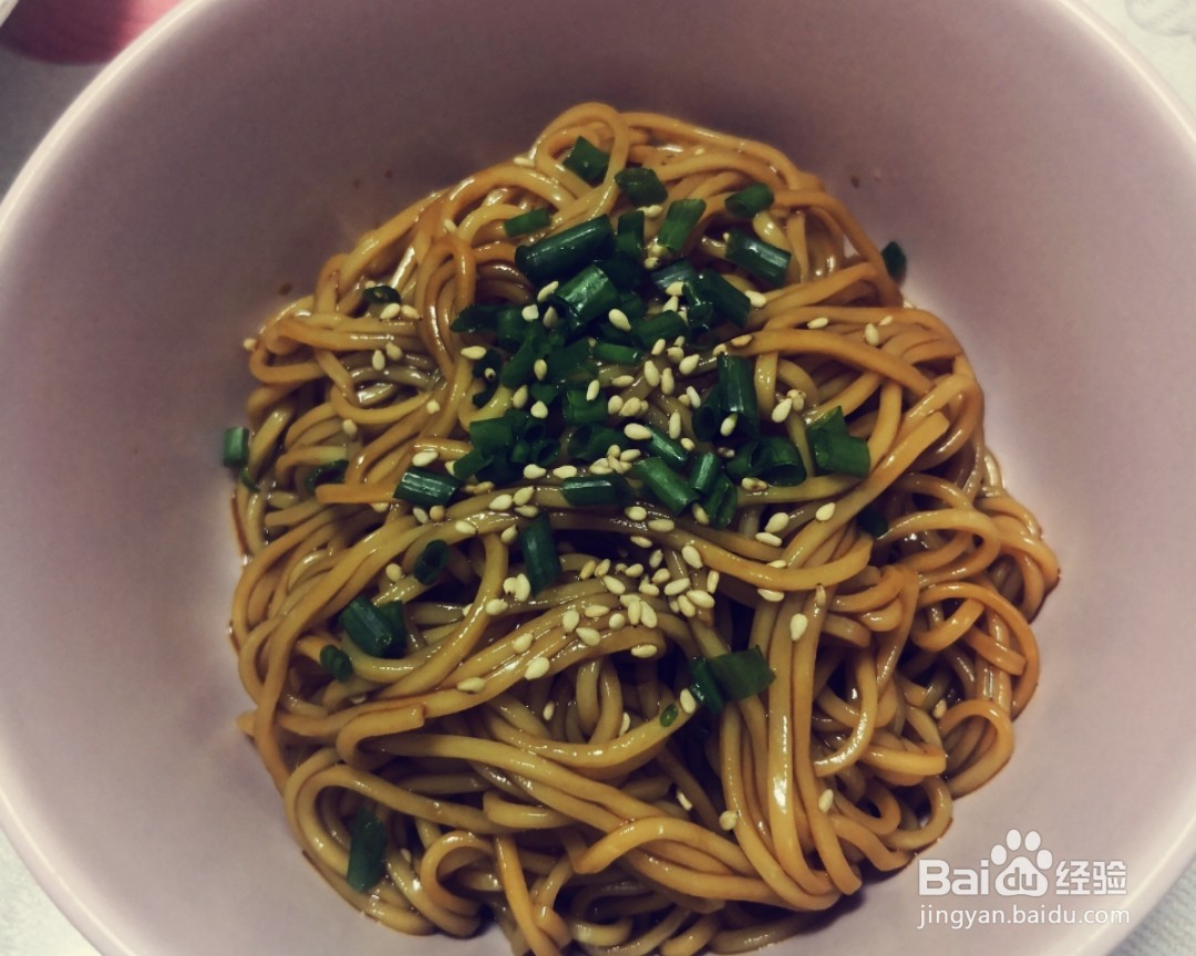 美味的葱油拌面