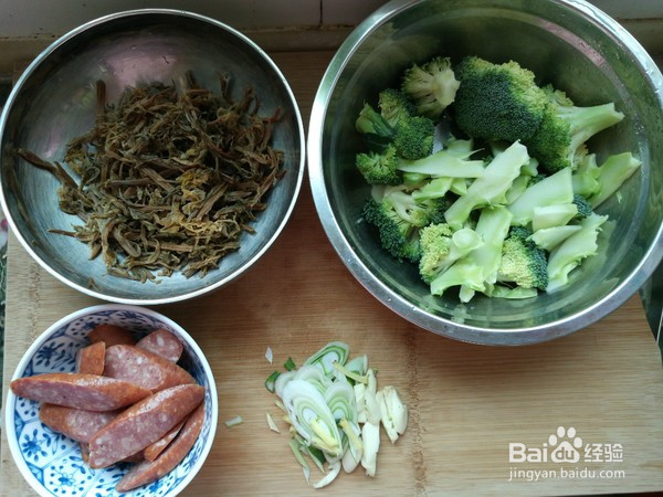 牛肉肠炖梅干菜的美味做法