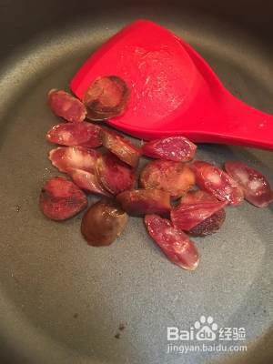 如何制作营养健康的的腊肠辣炒五色蔬菜？