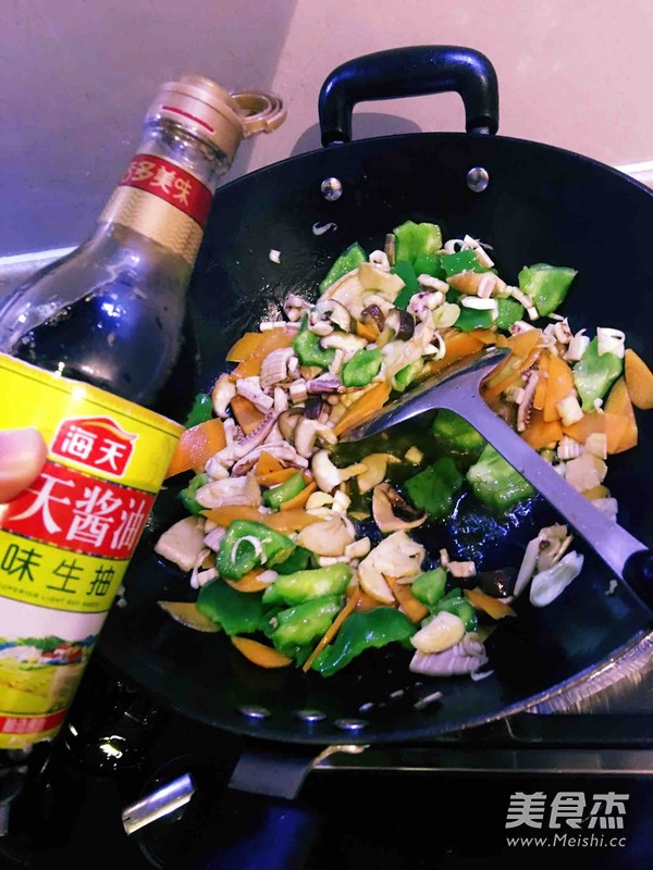 青椒炒鱿鱼的做法