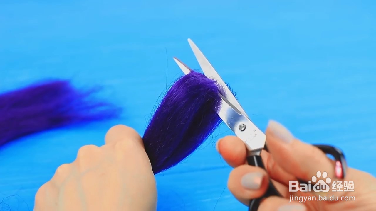 皮筋和我们的假发就能制作彩虹刷子