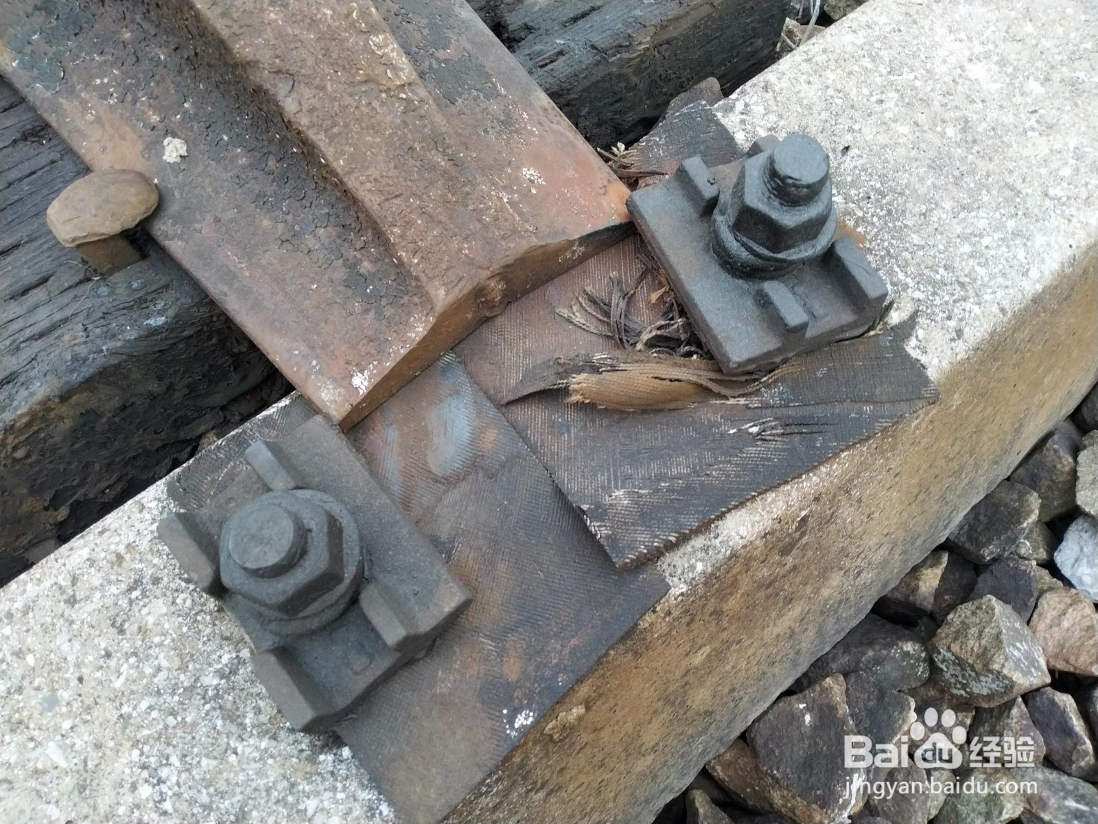 工程施工过程中卷材搭接应符合哪些设计规定？