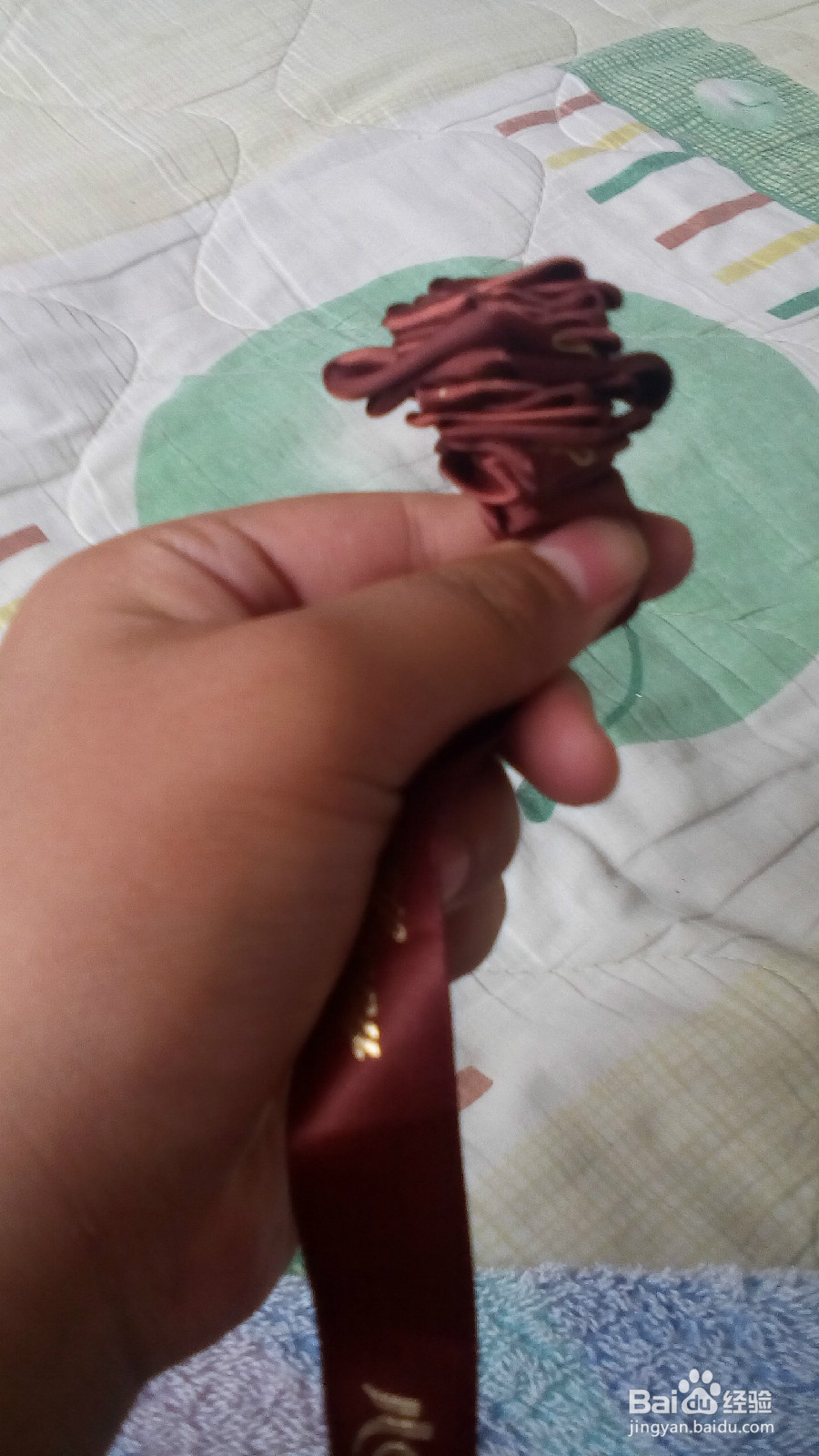 废物利用：旧丝带变玫瑰