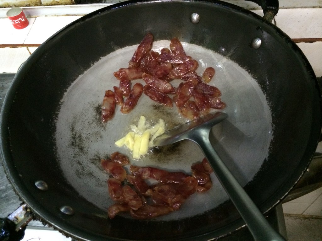 芥兰炒腊肠的做法，妈妈们学会了吗？