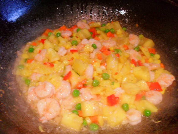 青豆虾仁菠萝盅