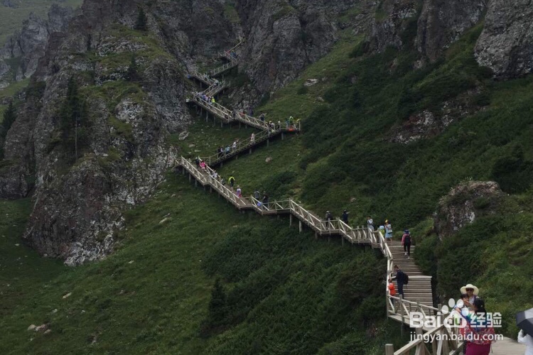 夏天新疆天山天池上面怎么看雪山？