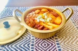 教你制作美味的辣年糕火锅