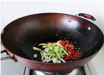 绝味特色小吃贴饽饽熬鱼
