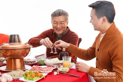 在喝酒的时候我们不能一同吃什么呢。