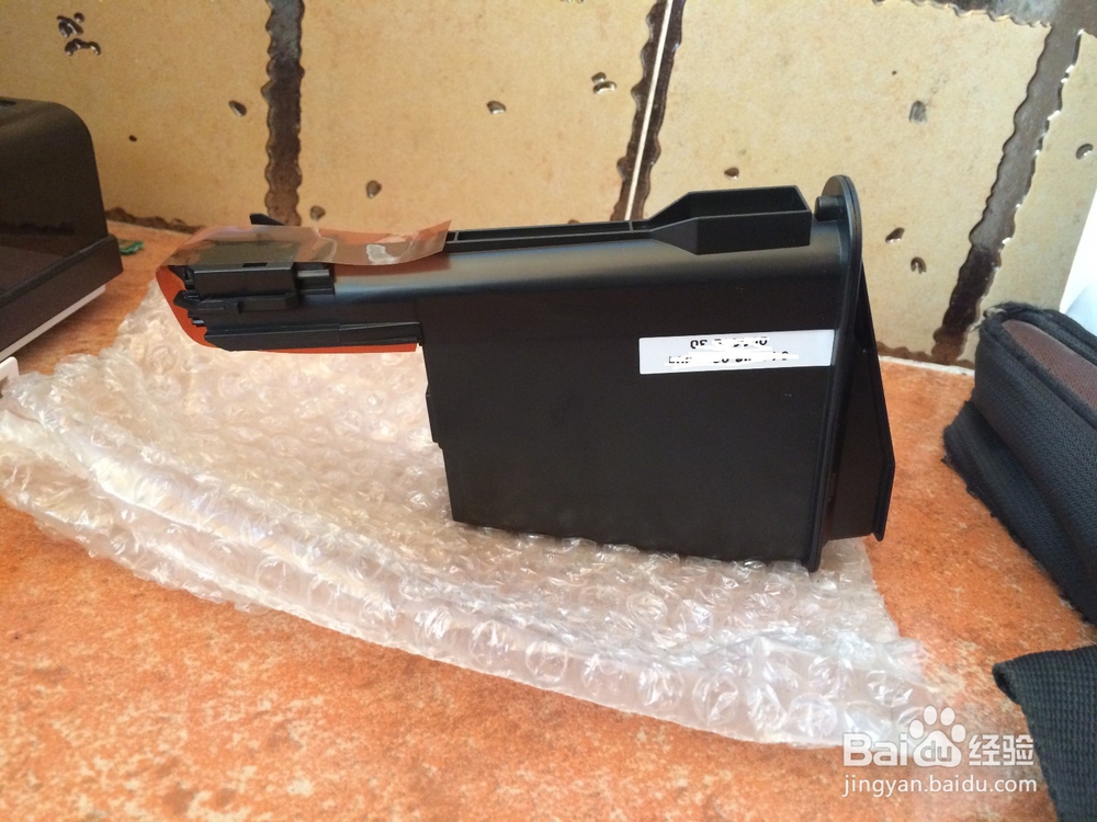 如何自己给激光打印机装粉盒