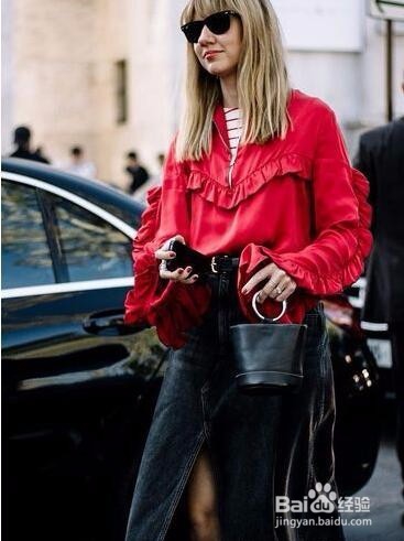 浪漫荷叶边上衣要这样搭才有女人味